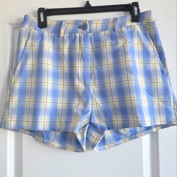 Hot & Delicious Pants - Hot & Delicious Womens Junior Blue and White Plaid Shorts Size Medium
